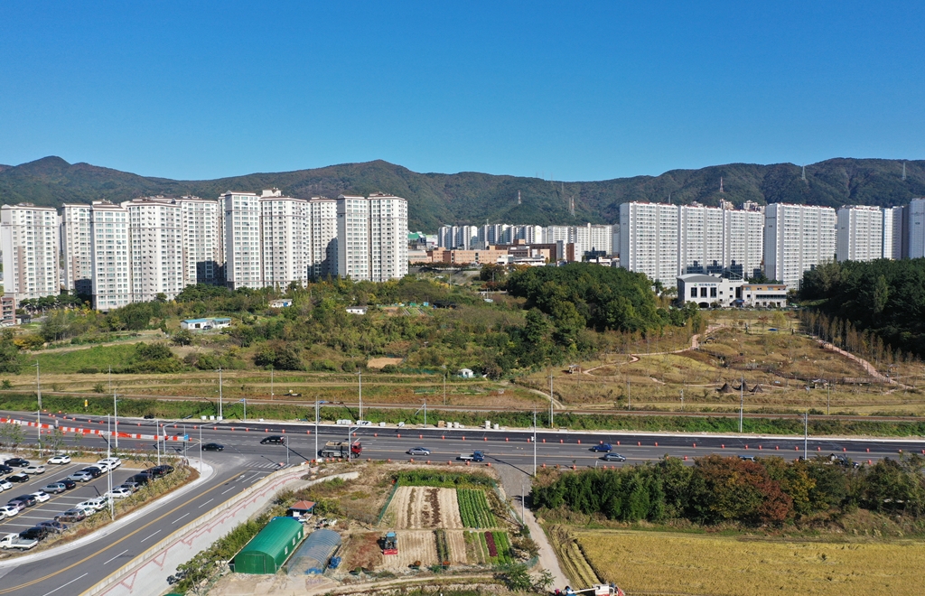배면의 산지능선을 확보하는 스카이라인