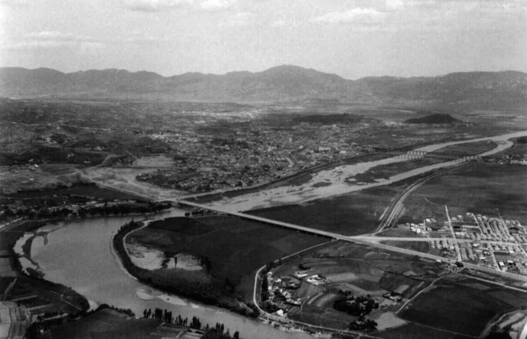 상공에서 본 태화교 및 시가지 전경_1969