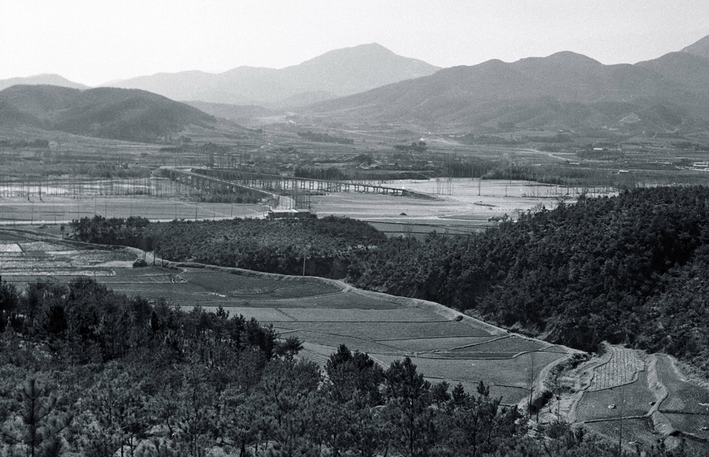 태화동에서 본 삼호교와 무거동(1960년대)_1차