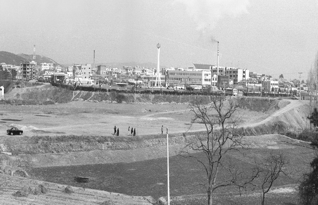 대공원에서본공업탑(1970년대)_1차
