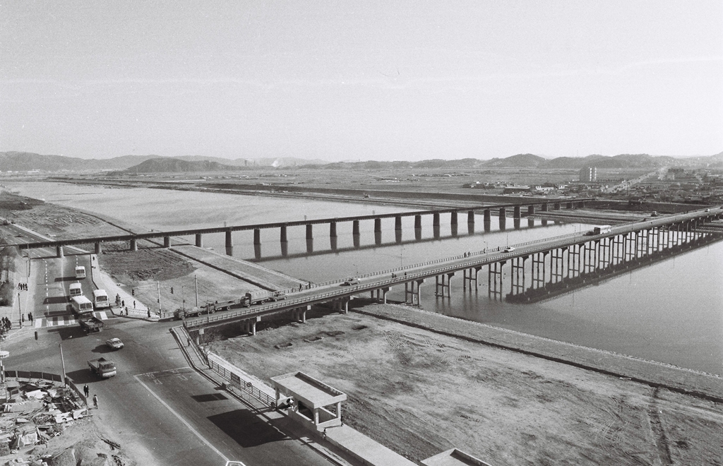 울산교 전경(좌, 울산철교)_1980