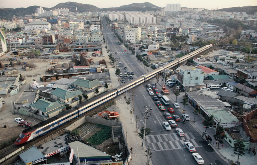 달동사거리에서 본 동서오거리 주변전경_1995