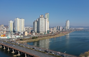 강변의 고층화로 인한 경관부조화