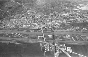 상공에서 본 울산교 주변 시가지 전경_1967