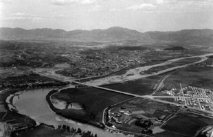 상공에서 본 태화교 및 시가지 전경_1969