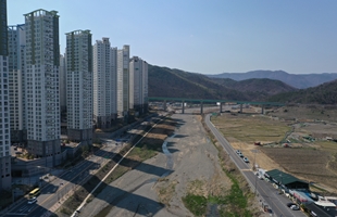 강동 산하 도시개발지역과 신명천 전경_2차