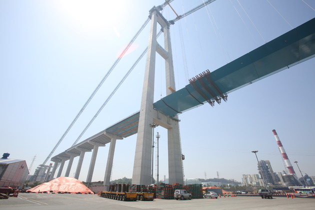 울산대교 강상판 설치완료