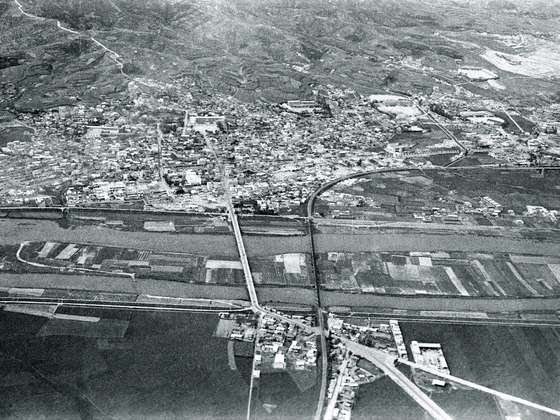 울산교와 시가지(1965년)