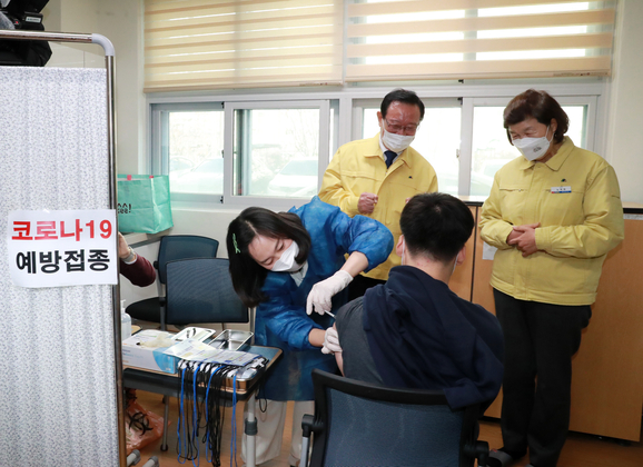 찾아가는 학교 백신접종 (2021)