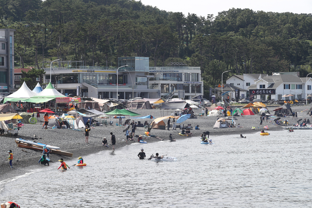 주전몽돌해변 여름풍경 