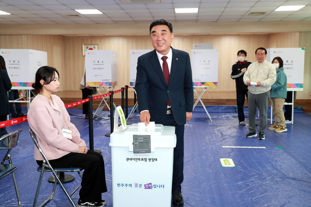 제22대 국회의원선거 사전 투표 (김두겸시장)