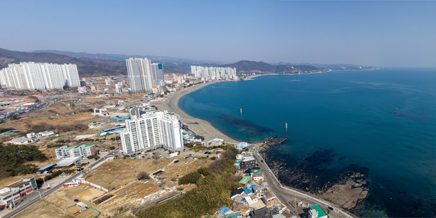 강동몽돌해변 주변시가지 전경