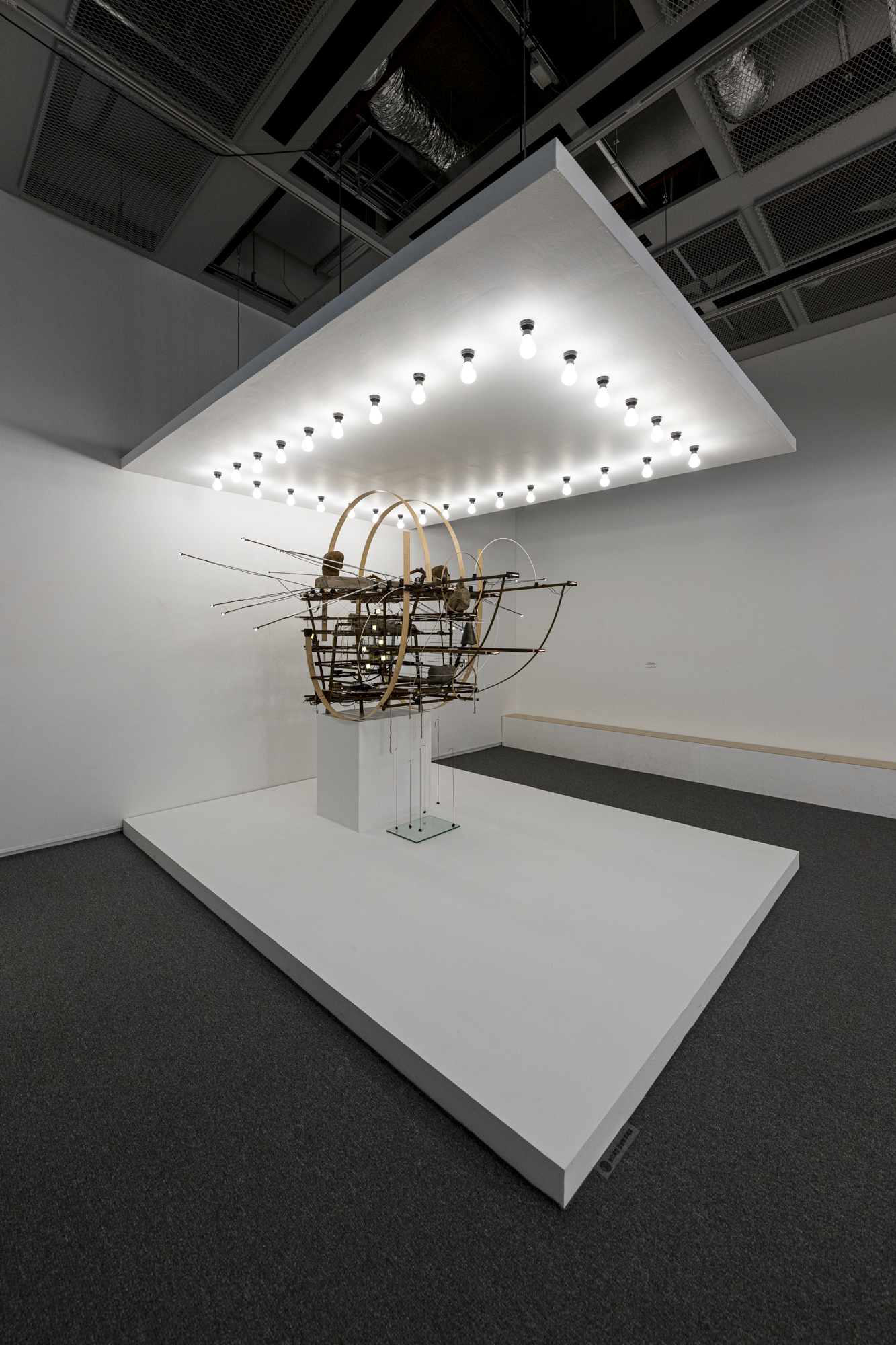 <우리들의 주말을 거북이만 모른다>, 2024, 나무, 모터, 전구, 실, 복합재료, 120x180x300cm 