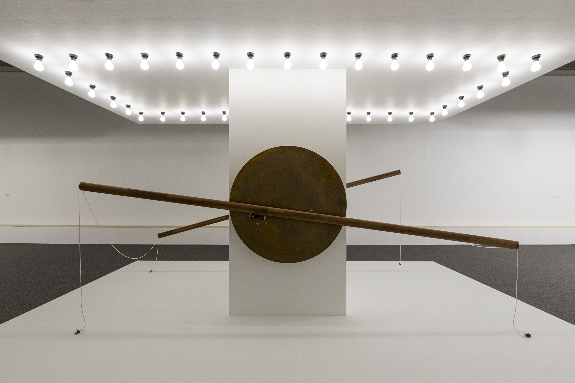<같은 방에서>, 2024, 나무, 모터, 복합재료, 180x360x30cm