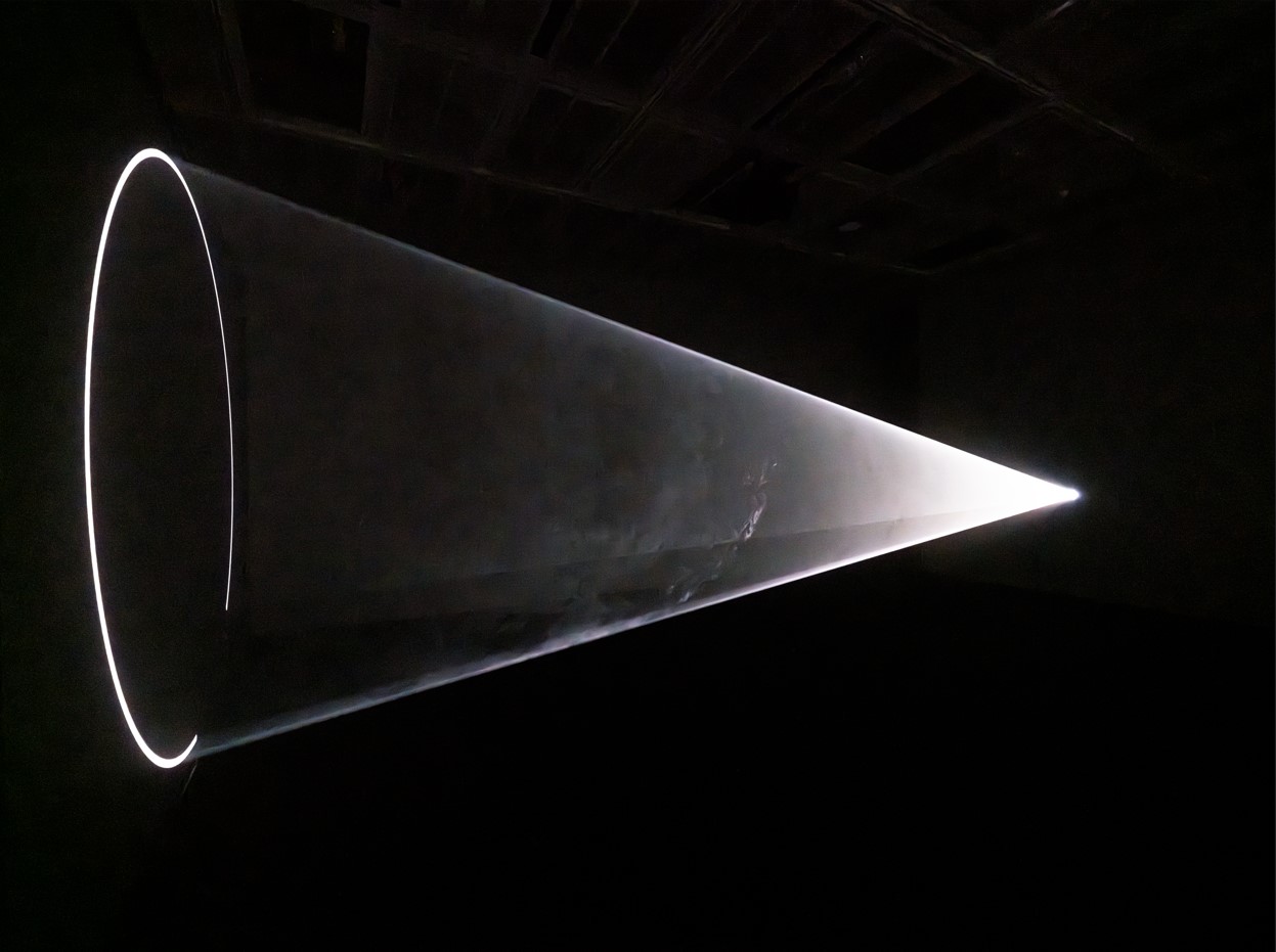 Ulsan Art Museum <Anthony McCall : Line Describing a Cone 2.0> 
