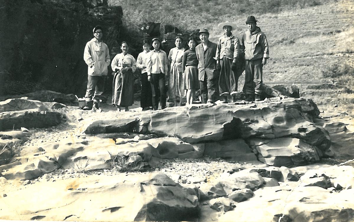 천전리 각석 발견 당시 사진 (집청정 제공)