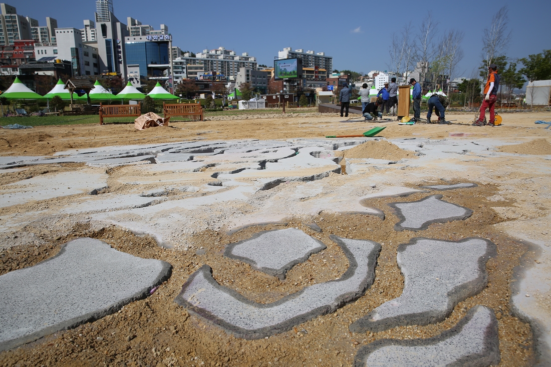 [조성과정] 20180411 초청작가정원 : LOST IN TRANSITION_꺄뜨린 모스박