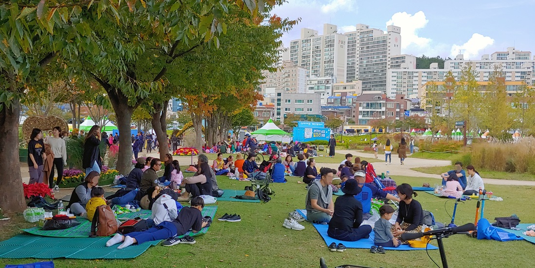 태화강 국가정원 지정 선포행사를 찾은 관람객들