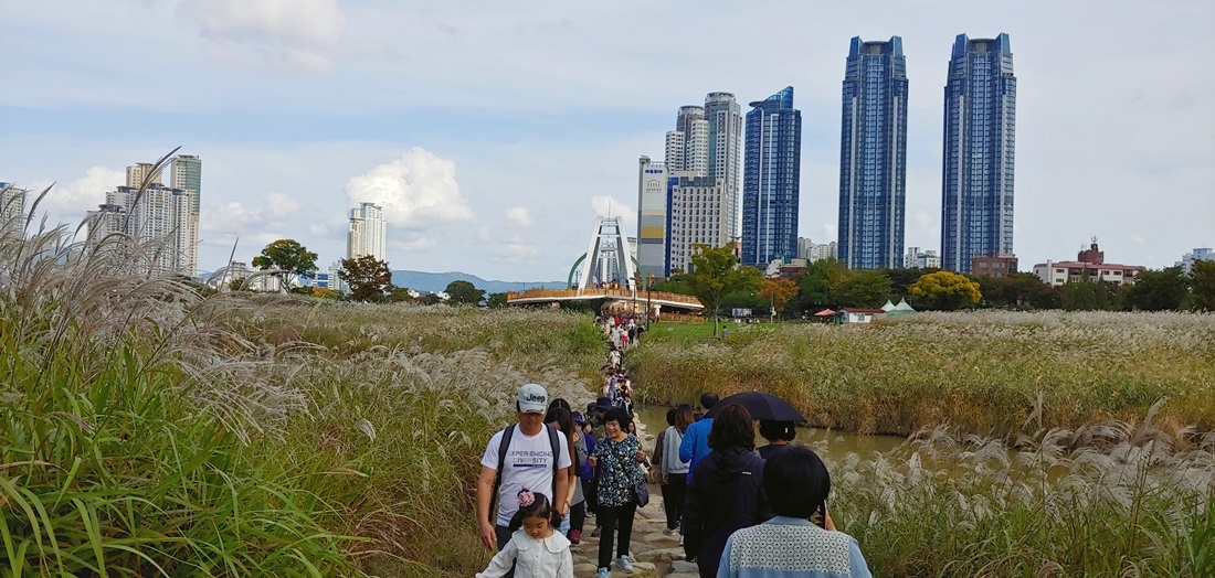 태화강 국가정원 지정 선포행사를 찾은 관람객들