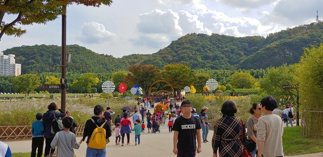 태화강 국가정원 지정 선포행사를 찾은 관람객들