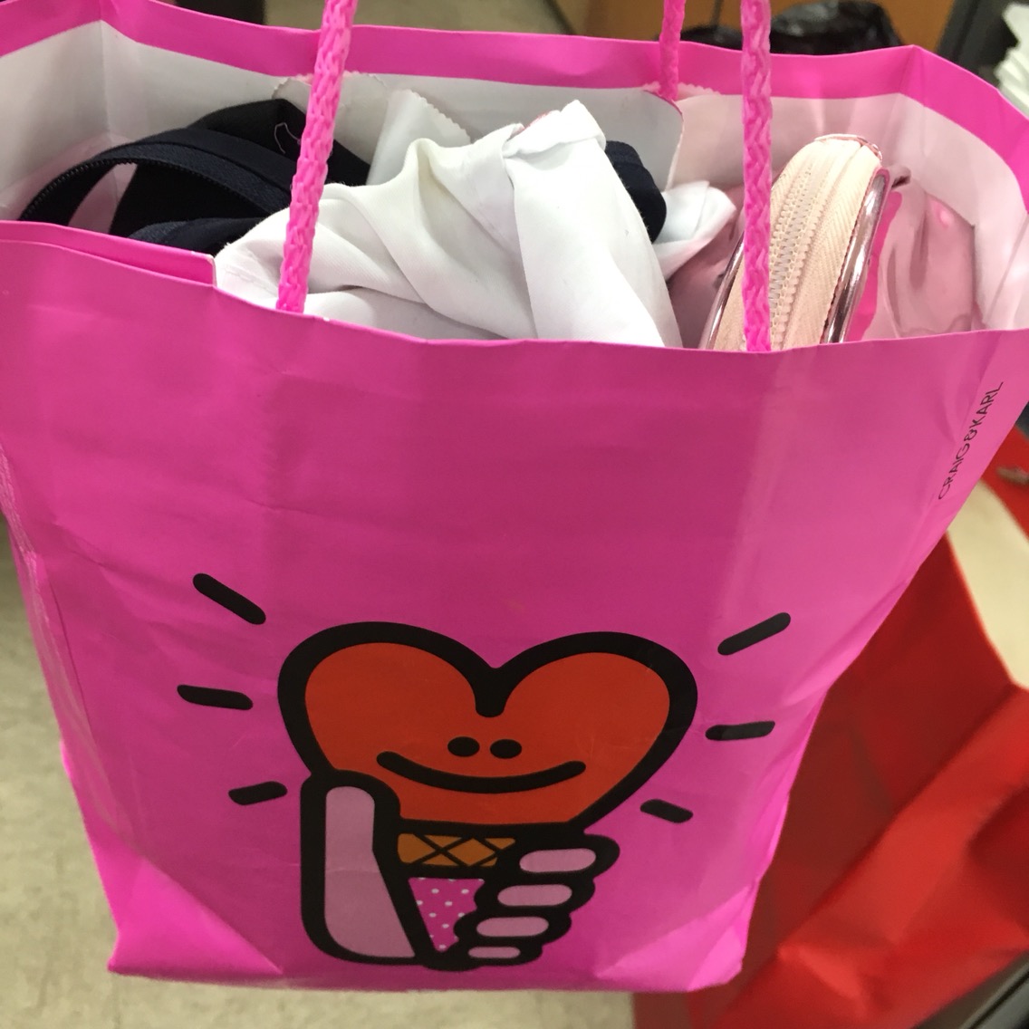 10월23일저녁 성남동 롯데시네마; 중앙고 뒤 (교복,파우치)