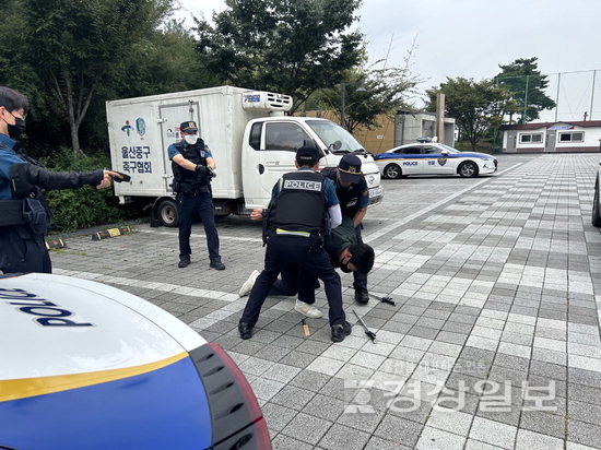 울산경찰청(청장 이호영)은 최근 잇따른 흉기 난동, 묻지마 범죄 등 ‘이상동기 범죄’에 대한 대응력을 높이기 위해 유관기관 합동 FTX 훈련을 실시했다