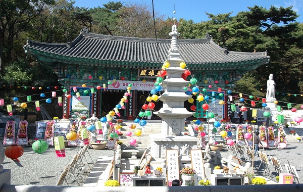 월봉사에 달린 등 전경