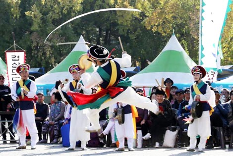 울산 달동문화공원에서 열린 울산민속예술경연대회 남구 달리 농악 모습